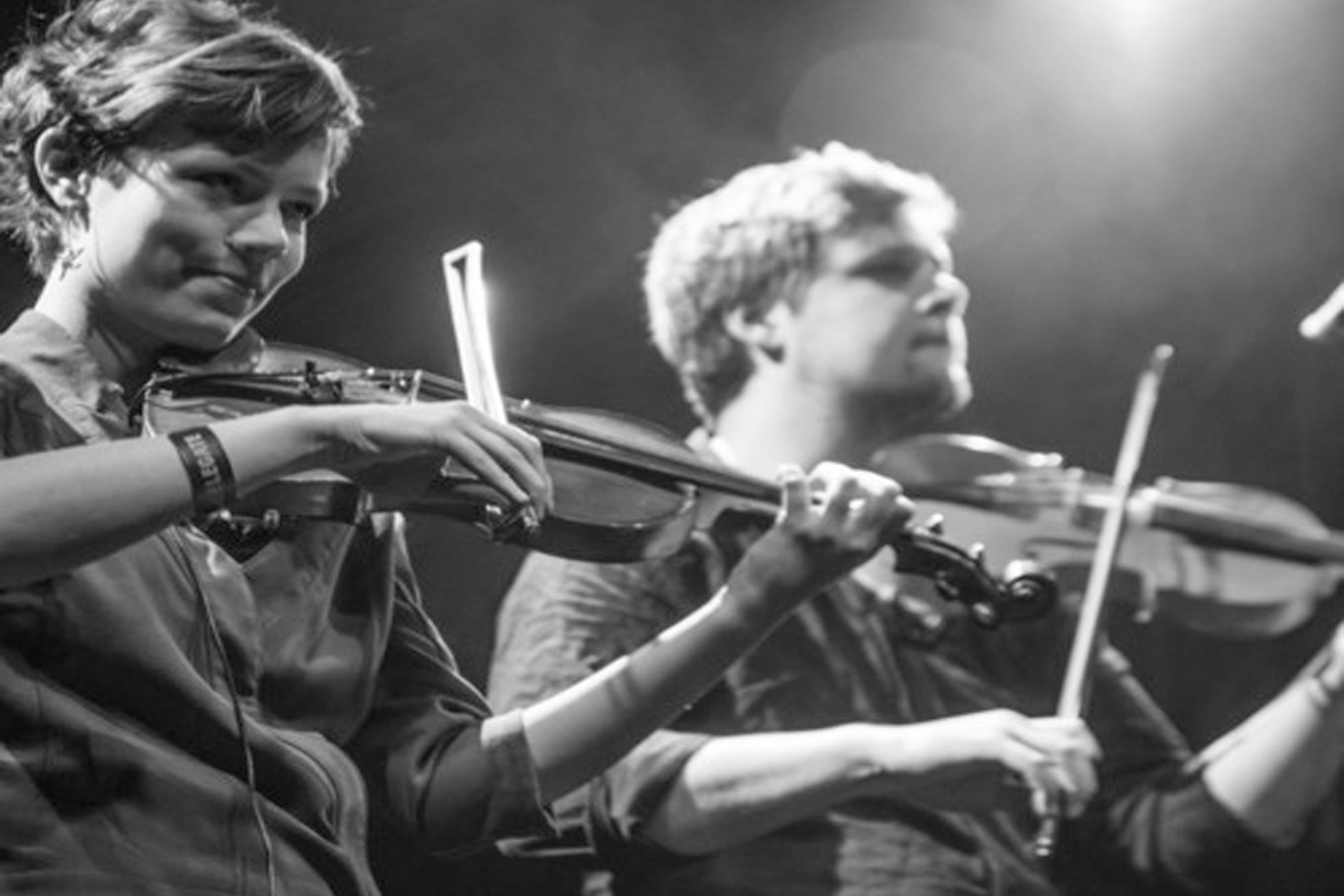 Jo Einar Jansen (NO) – fiddles Johanna-Adele Jüssi (EE) – fiddle