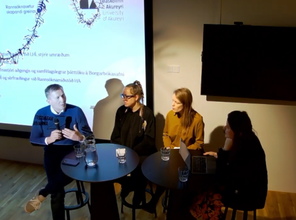 Frá viðburðinum, Lara er þriðja frá vinstri.