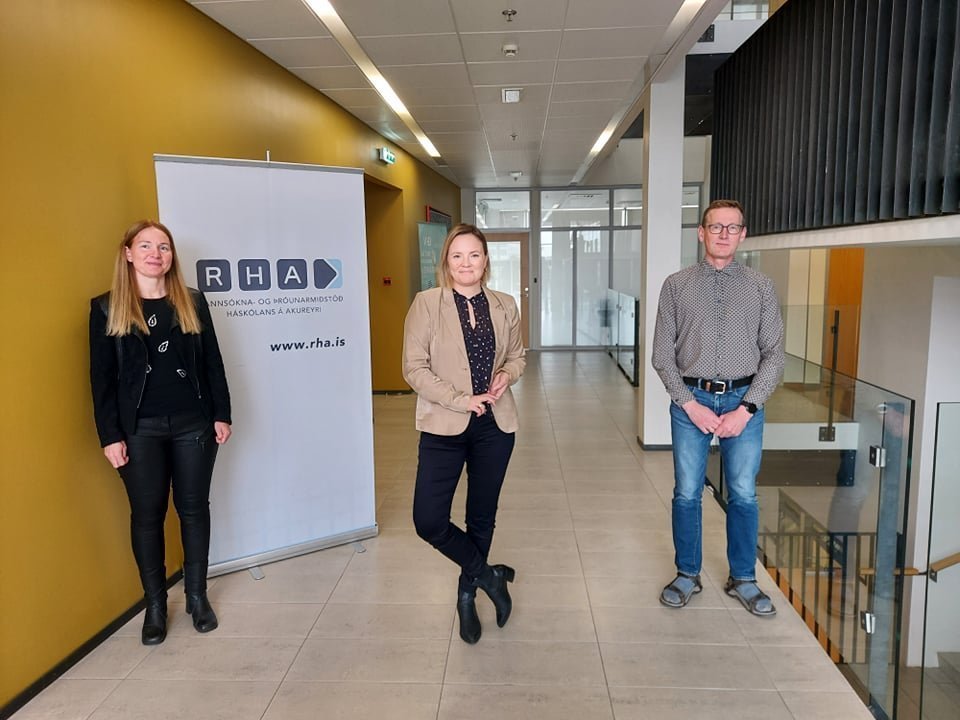 Við undirskrift verkefnisins. Guðrún Rósa Þórsteinsdóttir, forstöðumaður RHA, Hilda Jana Gísladóttir…