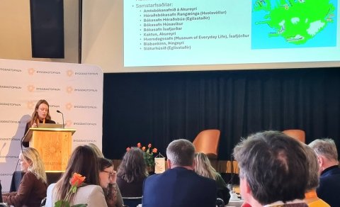 Lara Hoffmann kynnir rannsóknarverkefni sitt.